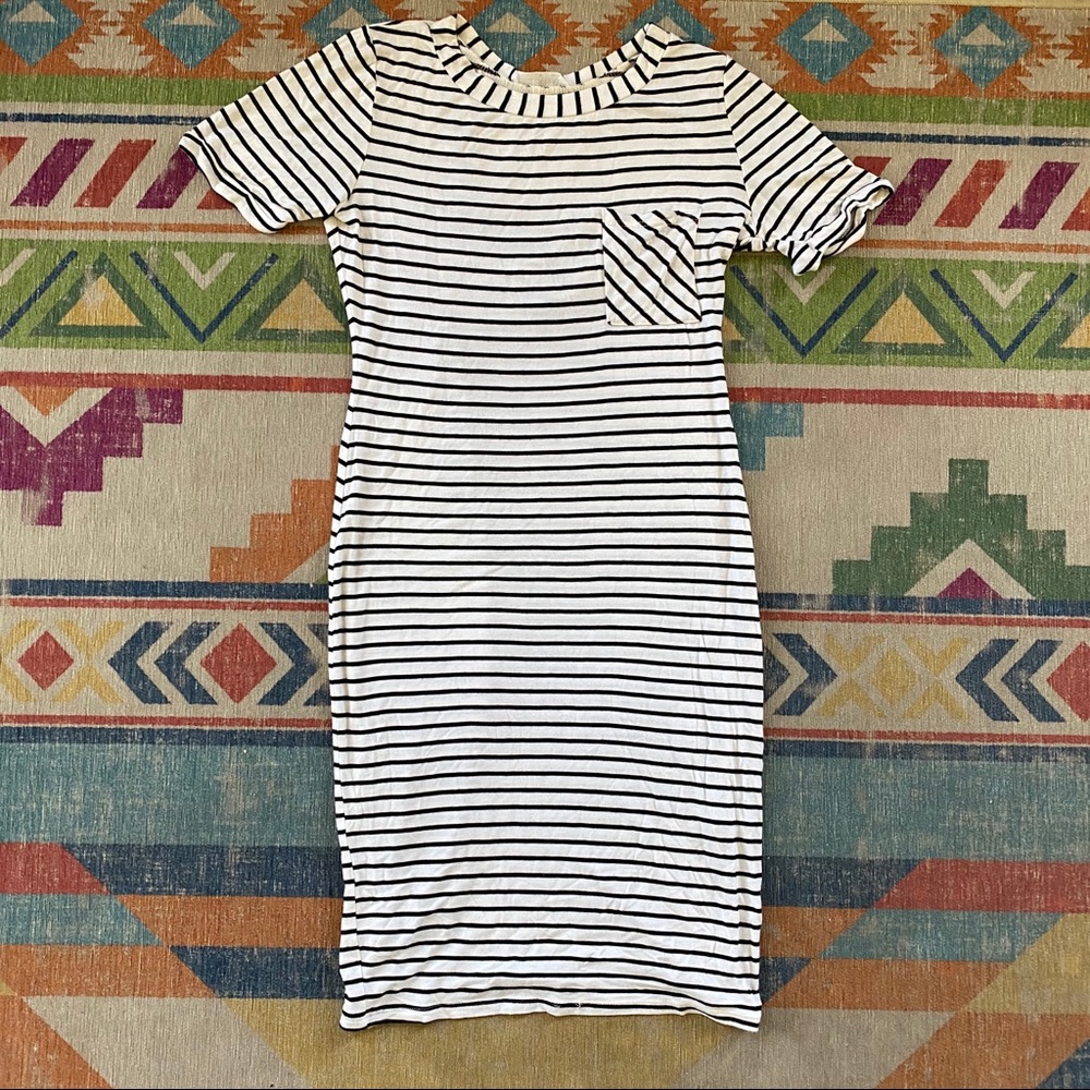 SUPER CUTE BLACK AND WHITE STRIPPED MIDI DRESS ✨